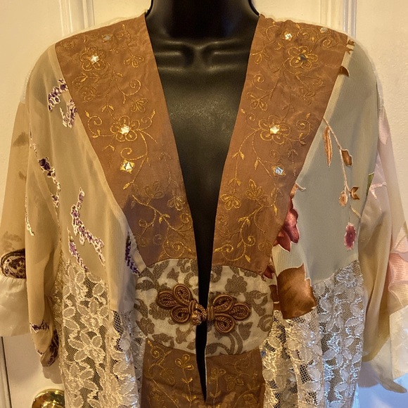 Champagne Collection by All That Glitters Kimono - Picture 2 of 7